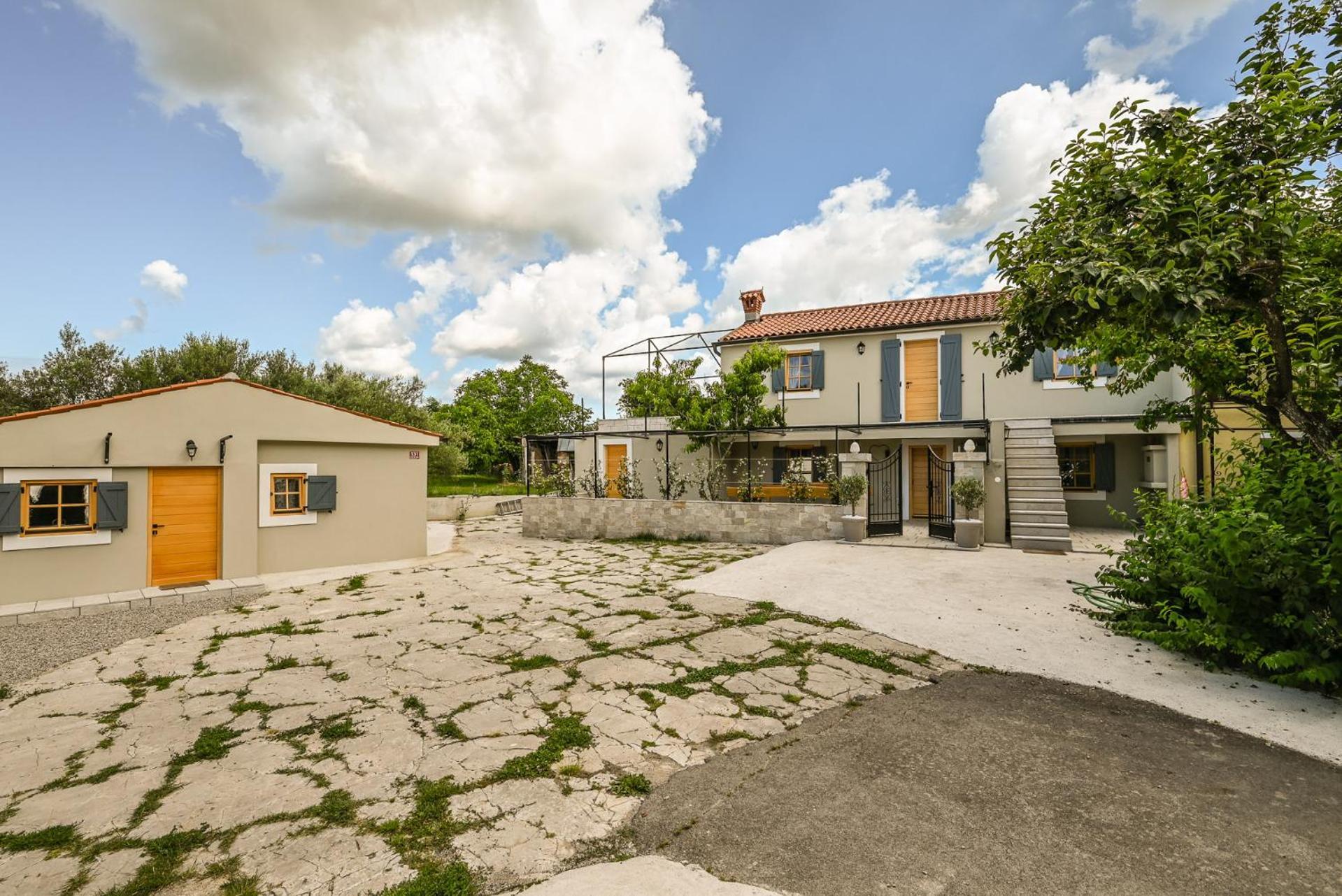 Medanni - Boutique House In Nature With Pool Izola Bagian luar foto