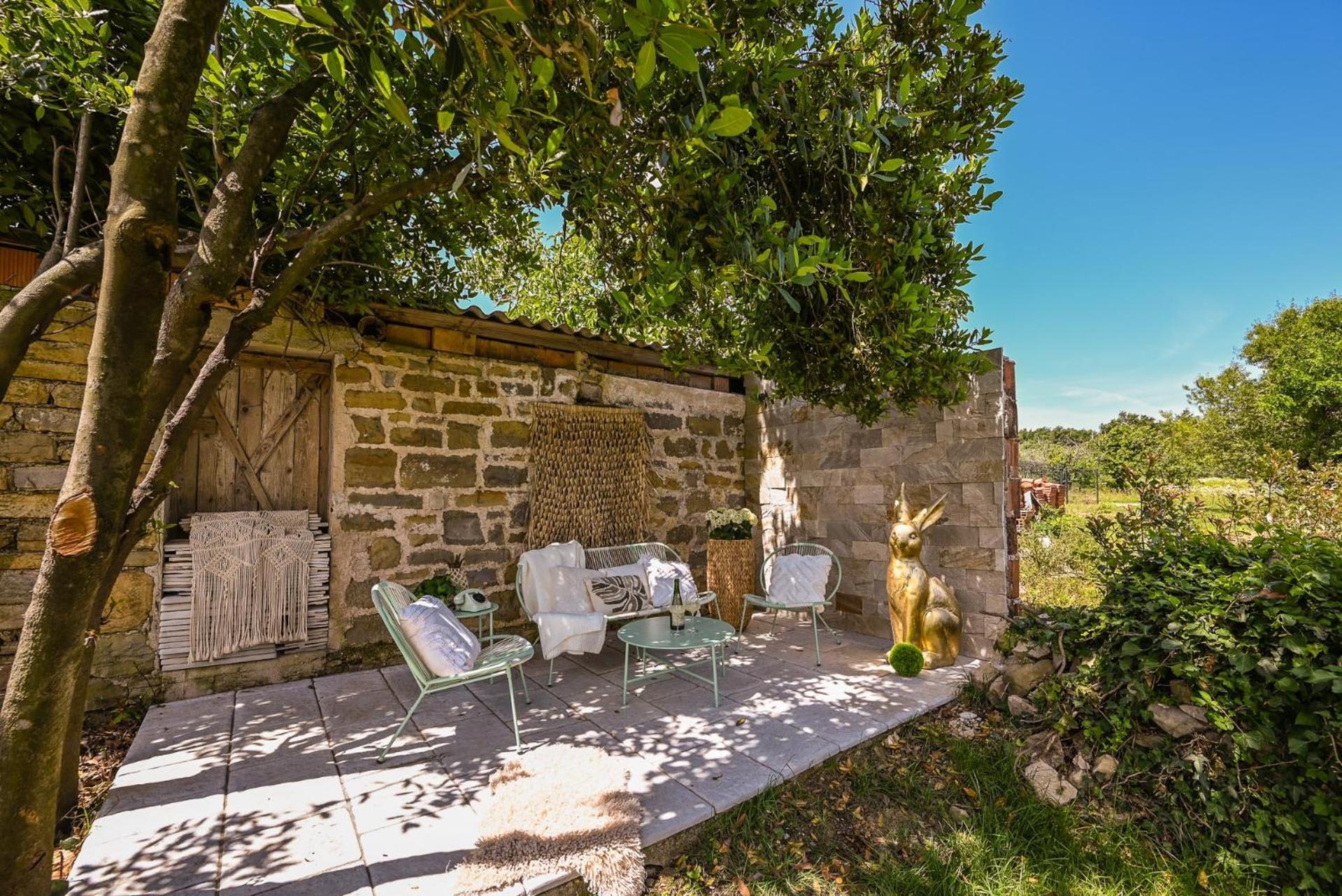 Medanni - Boutique House In Nature With Pool Izola Bagian luar foto